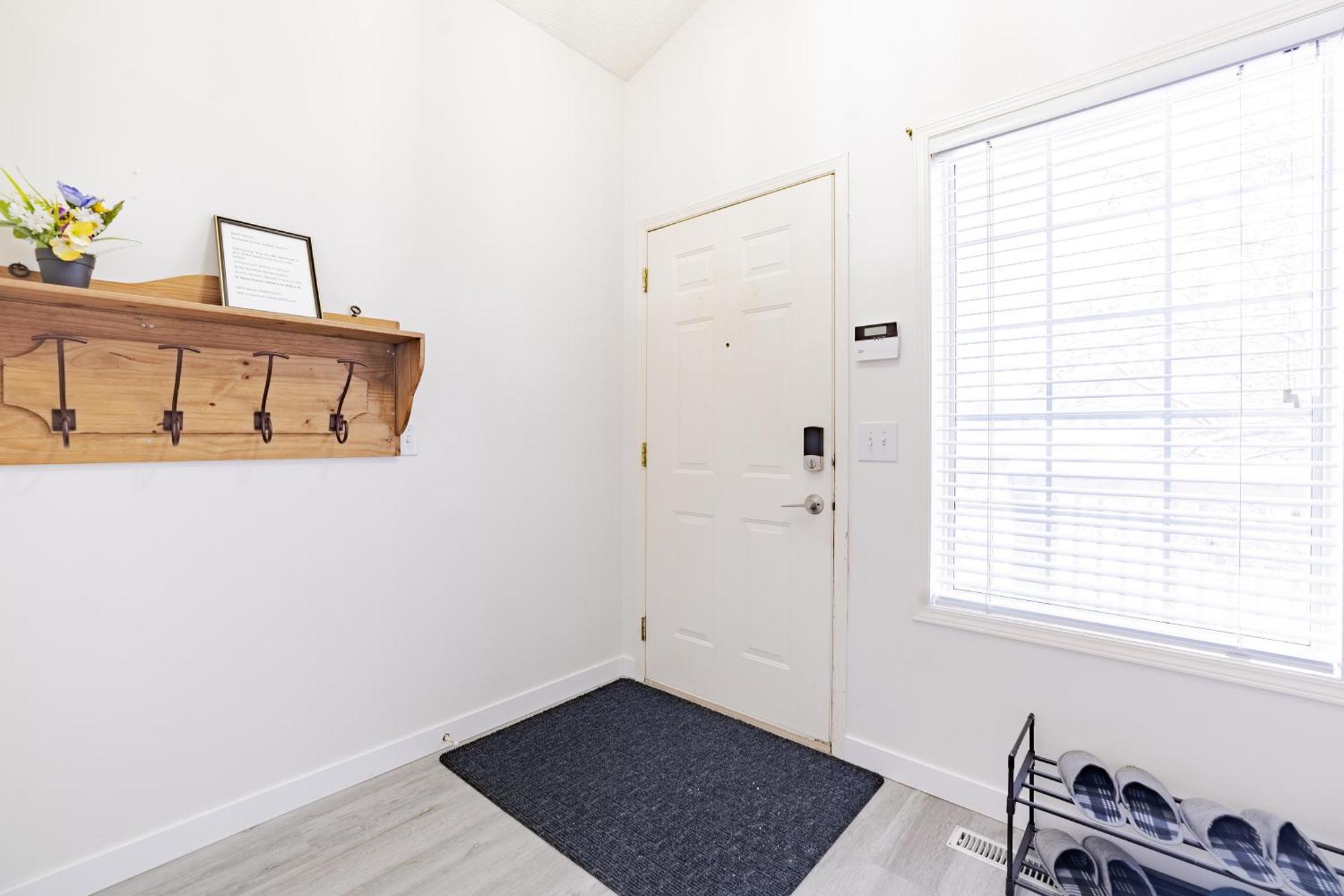 Main Floor Suite, 3 Bdr, 4Bd Spacious And Cozy YYC Eksteriør billede